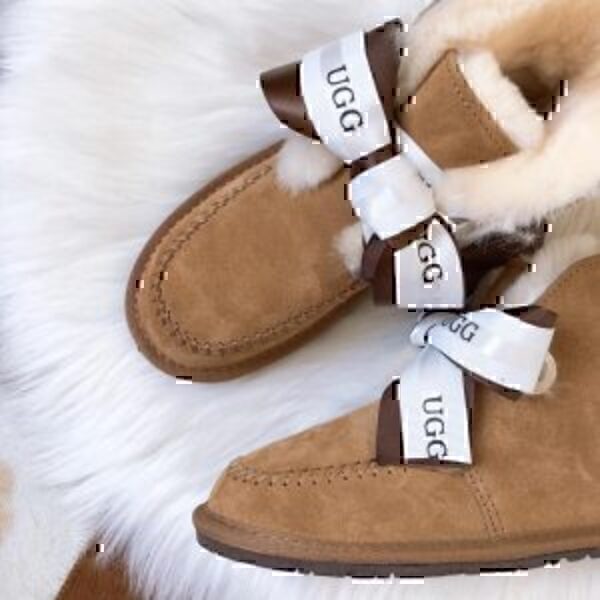 מגפיים UGG פפיון