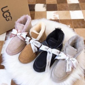 מגפיים UGG פפיון