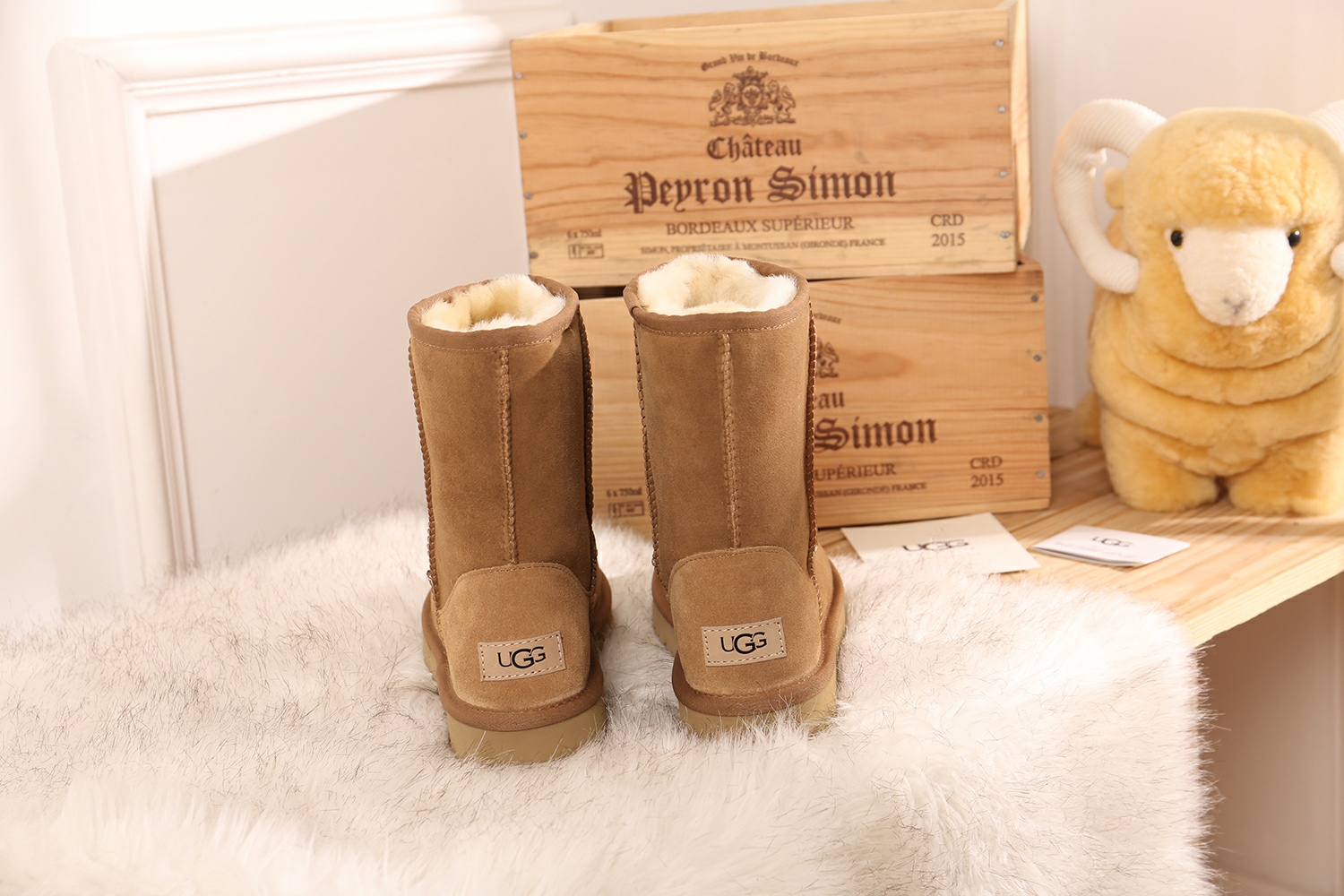 מגפי UGG הדגם הקלאסי – תמונה 10