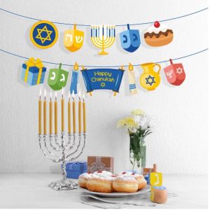 חוגגים חנוכה