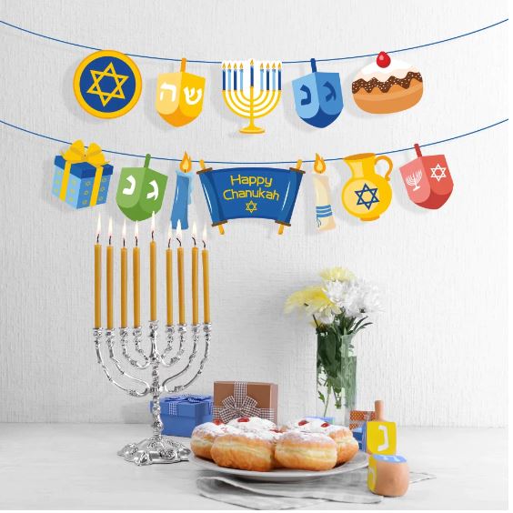 חוגגים חנוכה