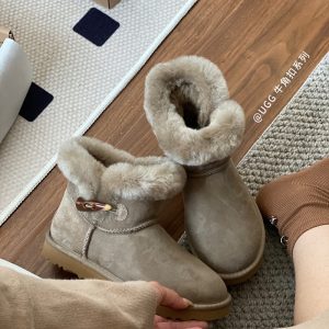 מגפונים UGG