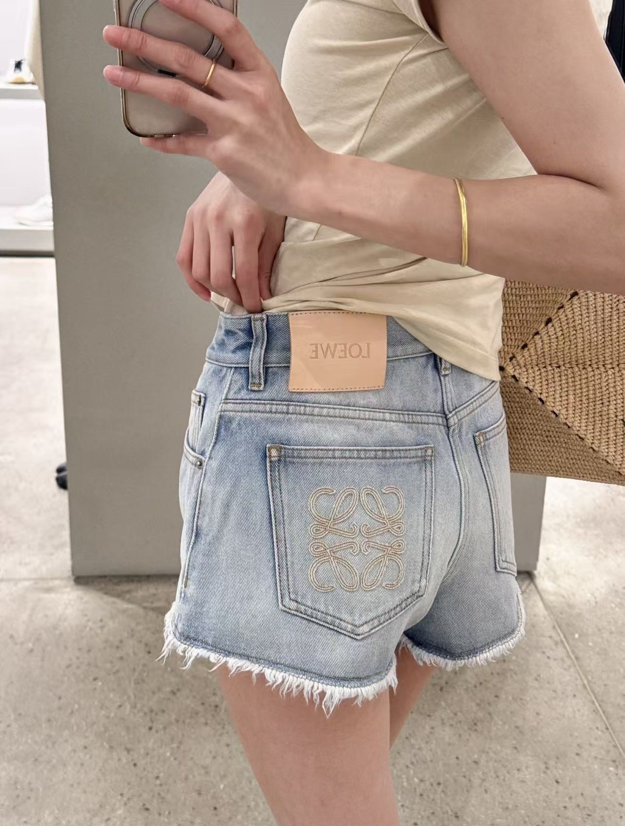 ג׳ינס קצר loewe