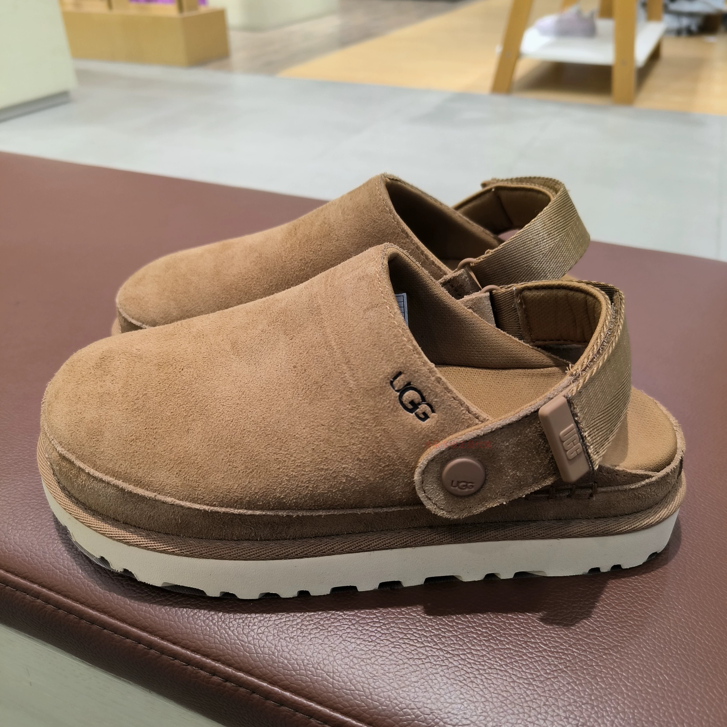 כפכפים UGG
