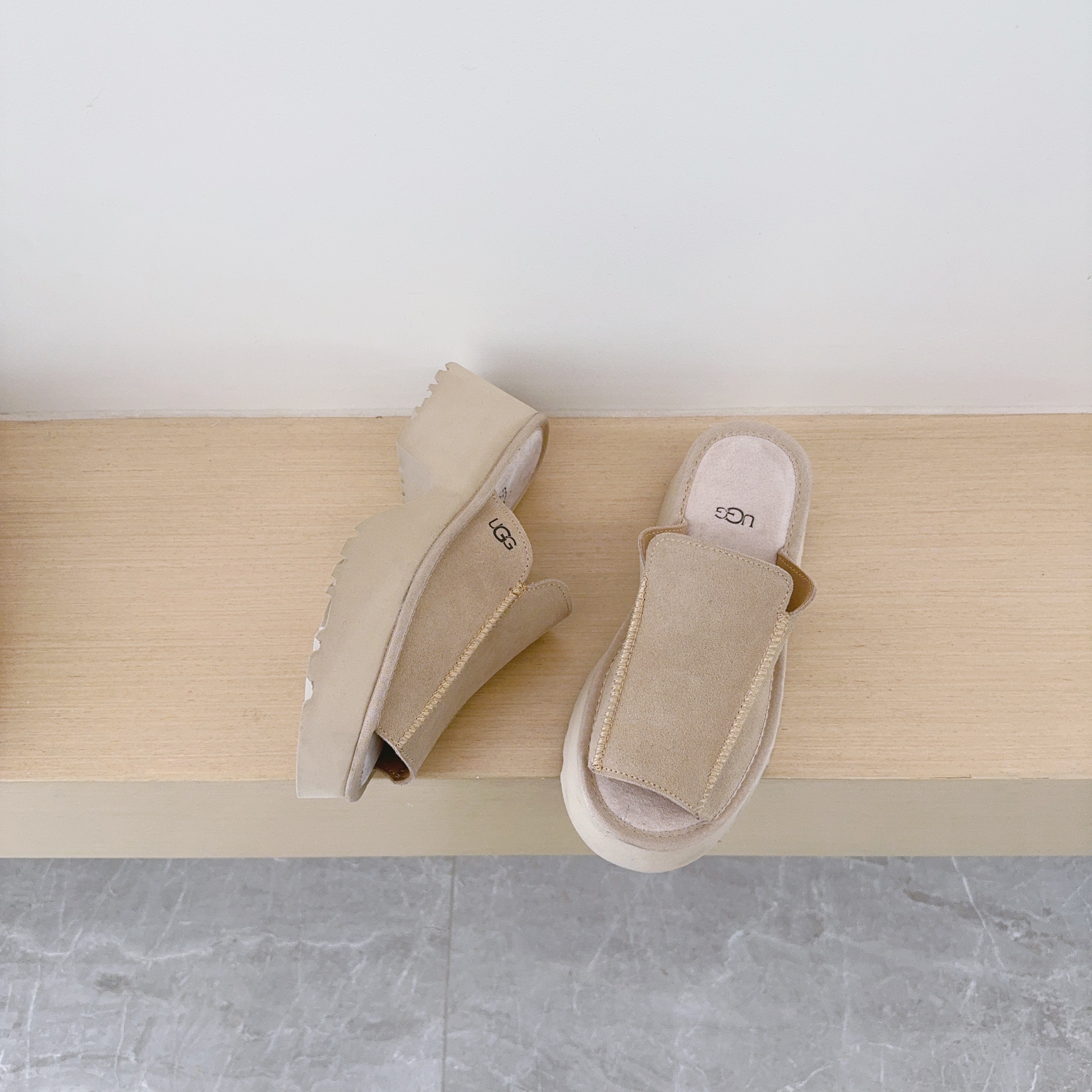 כפכפי UGG עקב – תמונה 9