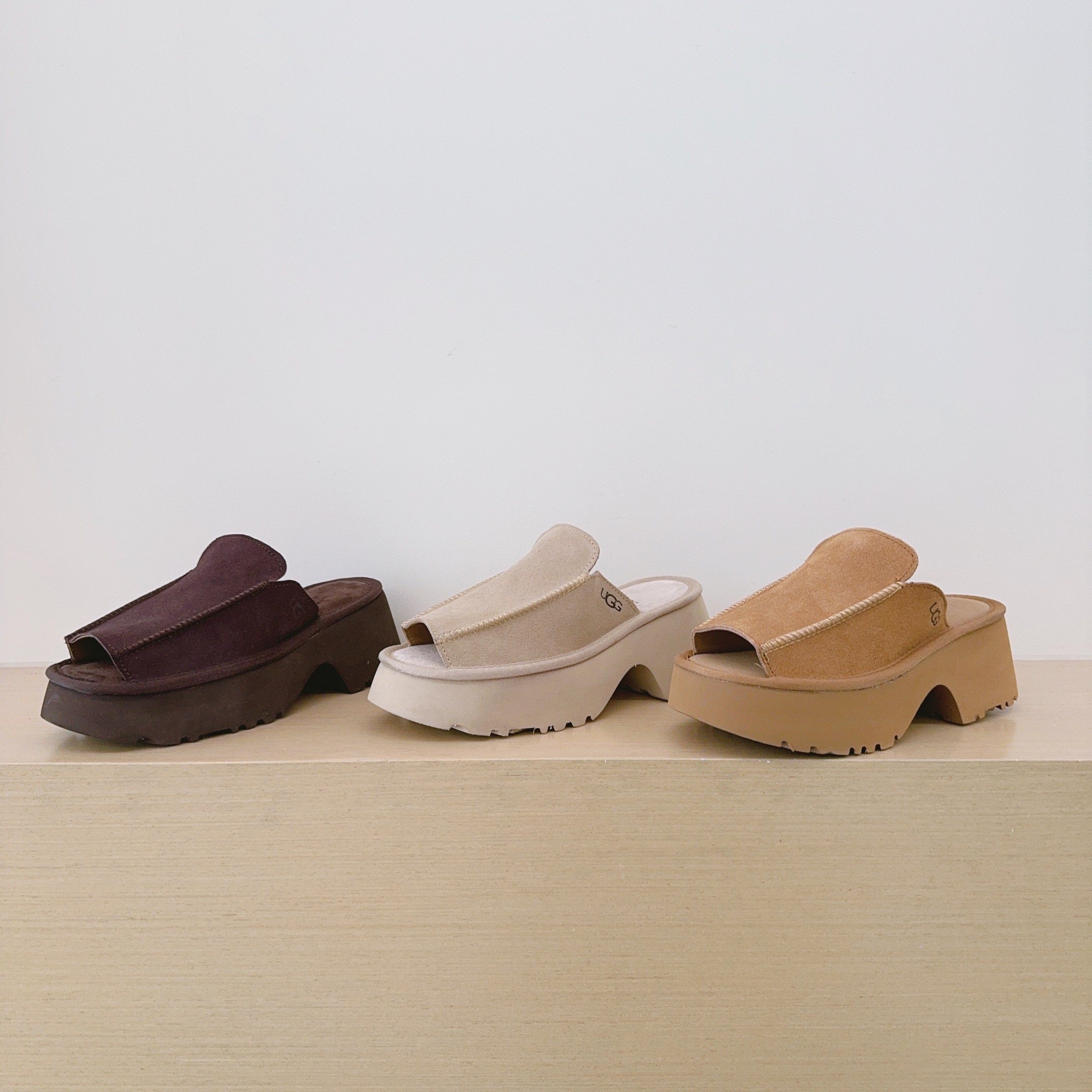 כפכפי UGG עקב – תמונה 6