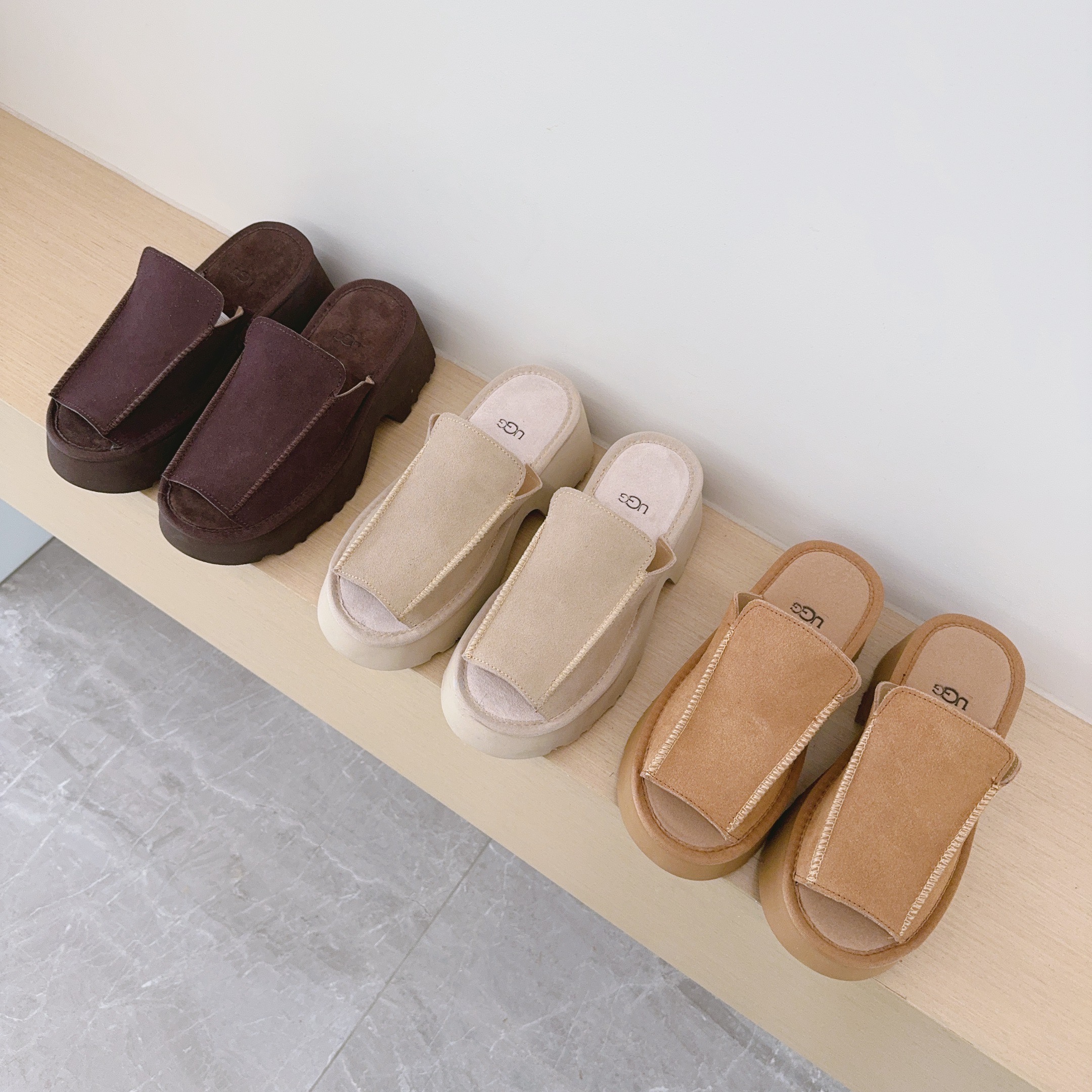 כפכפי UGG עקב – תמונה 12