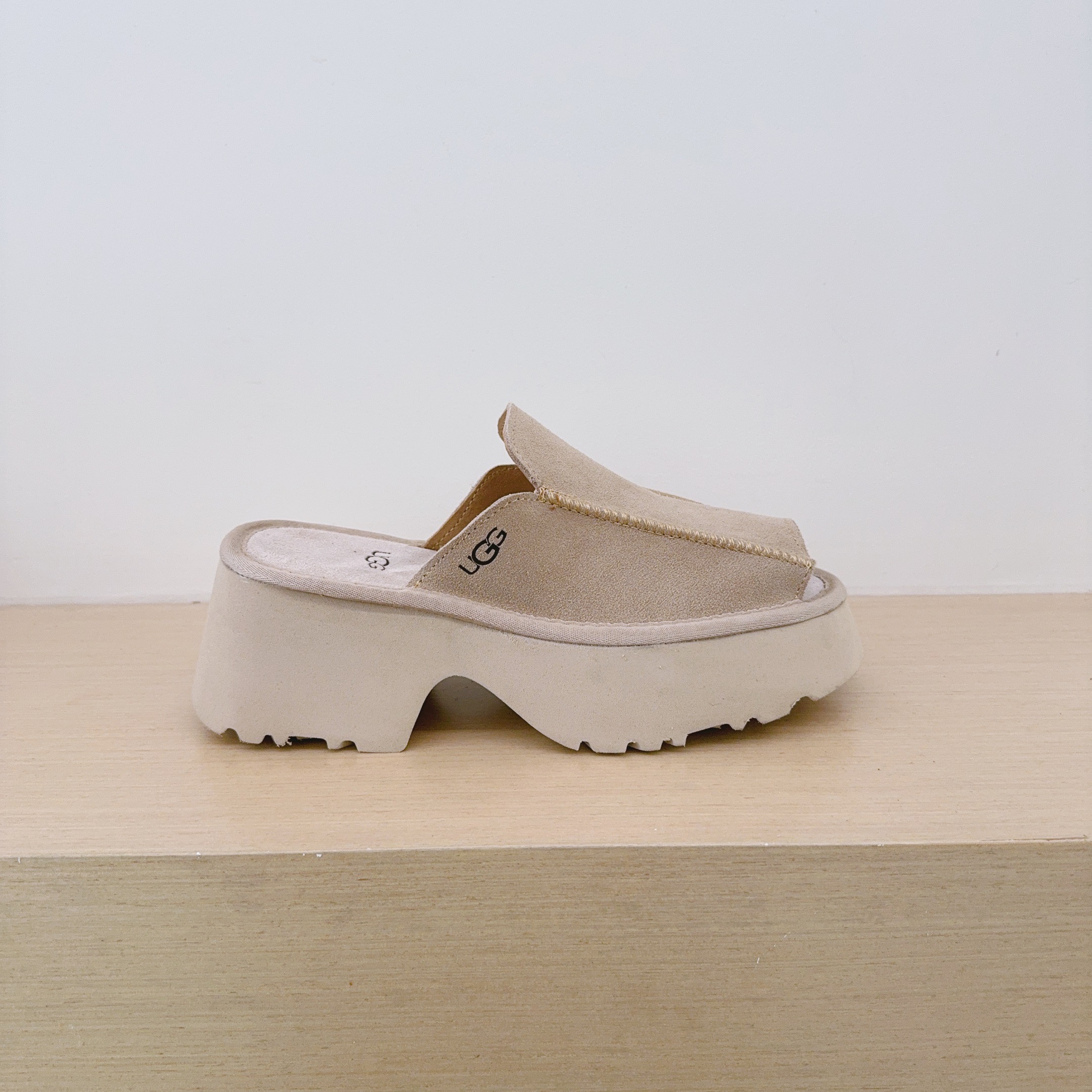כפכפי UGG עקב – תמונה 11
