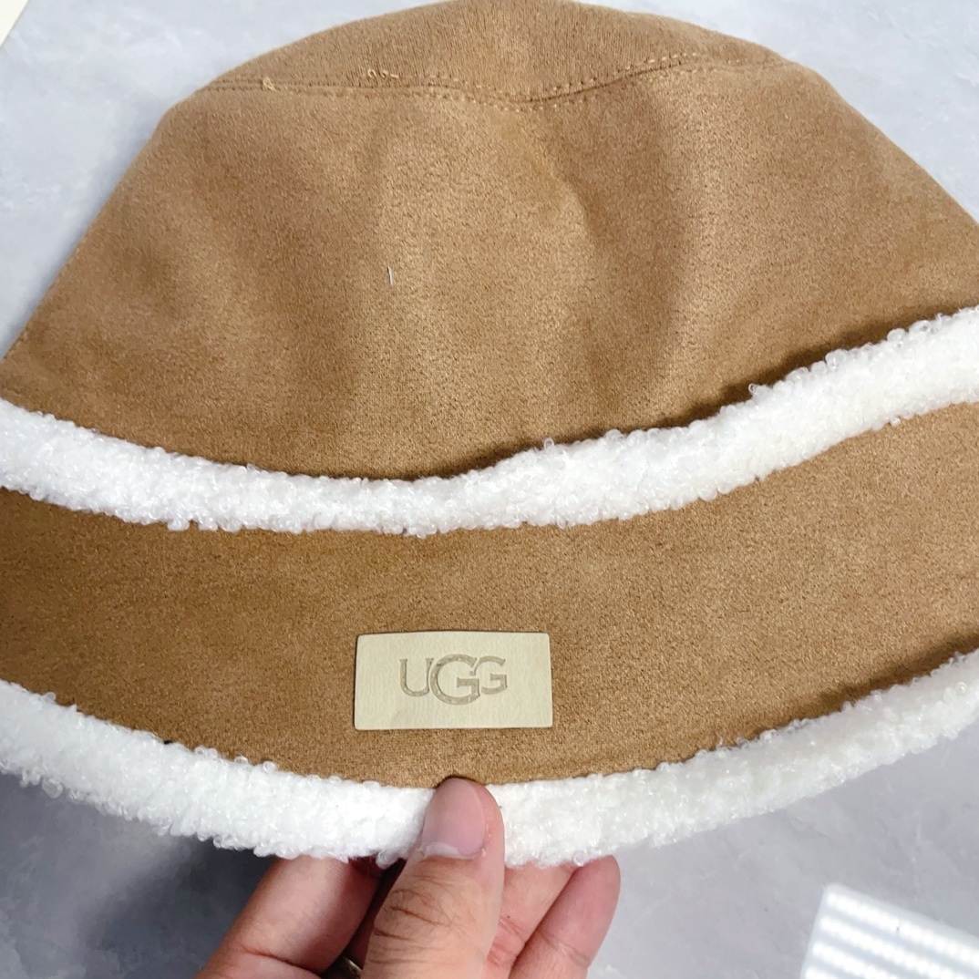 כובע חורף UGG – תמונה 10