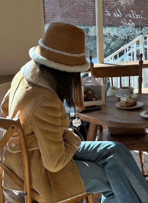 כובע חורף UGG – תמונה 3