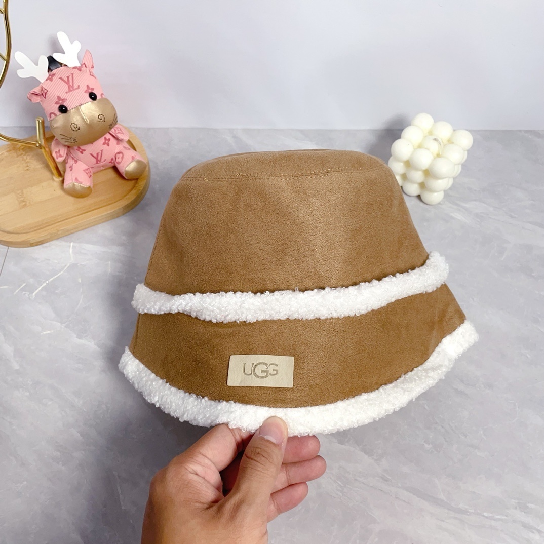 כובע חורף UGG – תמונה 4