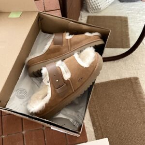 כפכפים UGG
