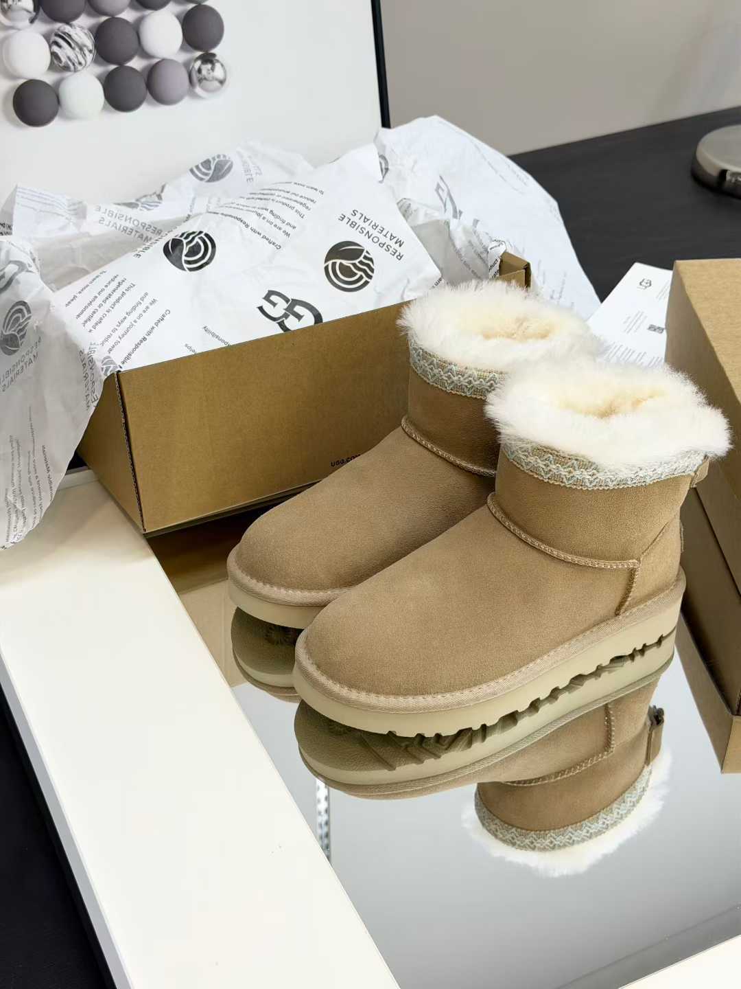 מגפיים UGG נמוכות דגם רקום – תמונה 7