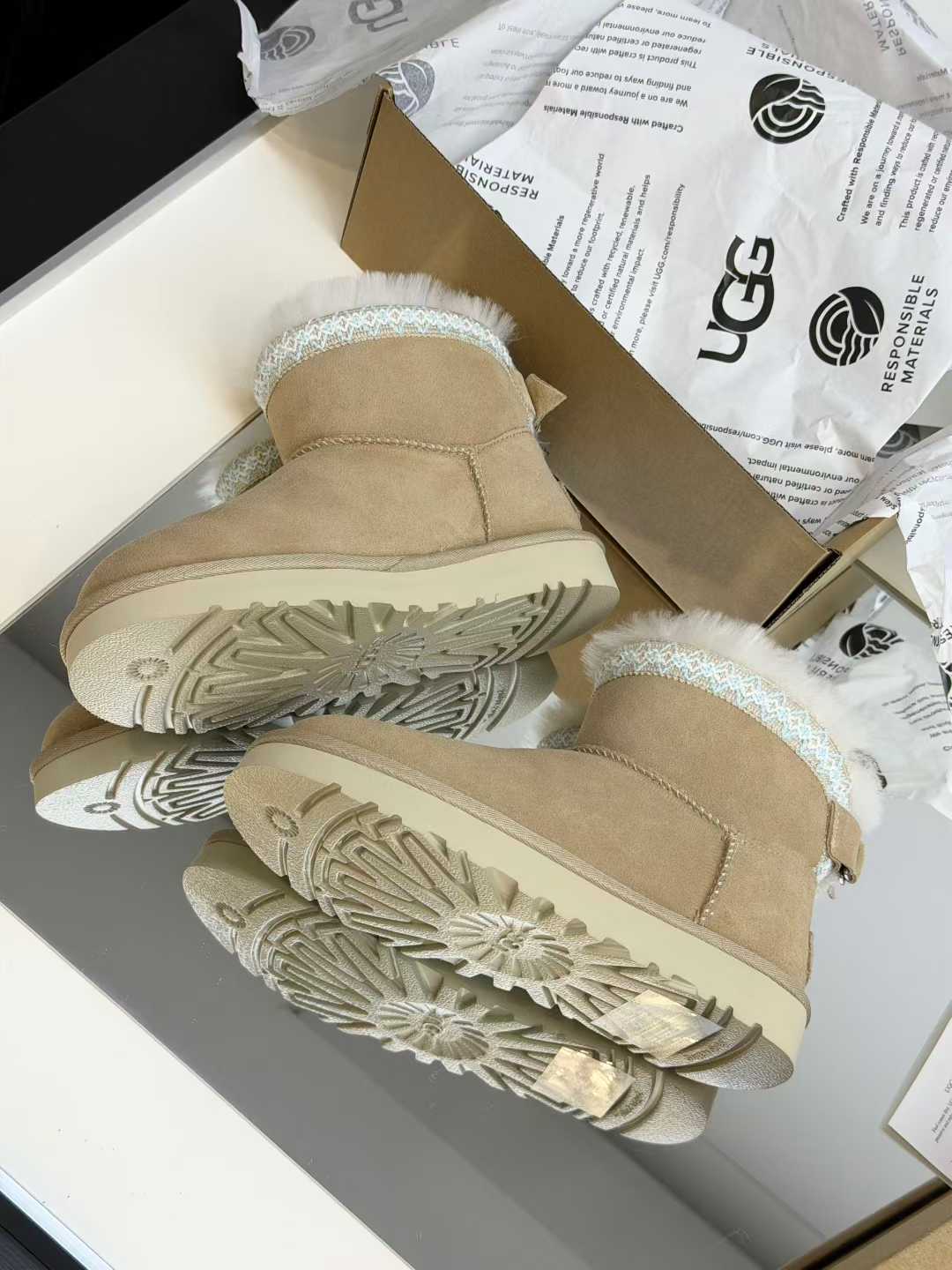 מגפיים UGG נמוכות דגם רקום – תמונה 10