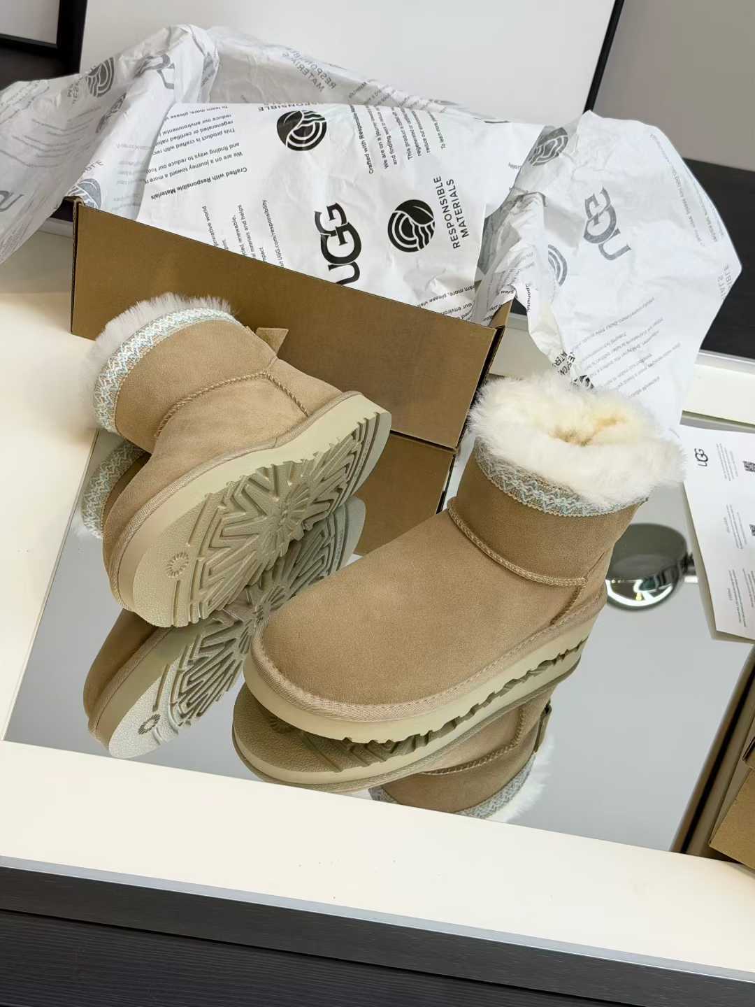 מגפיים UGG נמוכות דגם רקום – תמונה 9