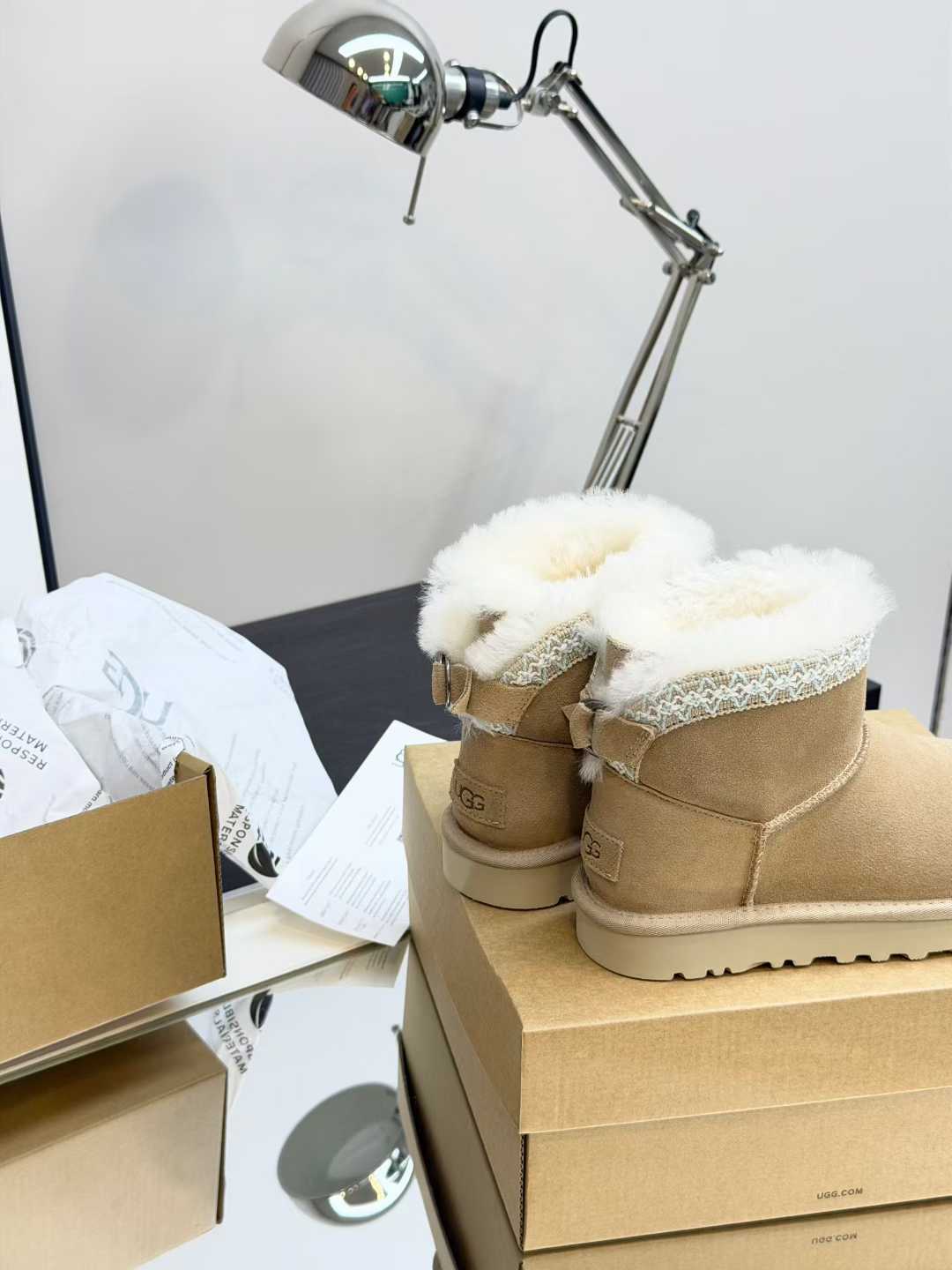 מגפיים UGG נמוכות דגם רקום – תמונה 8