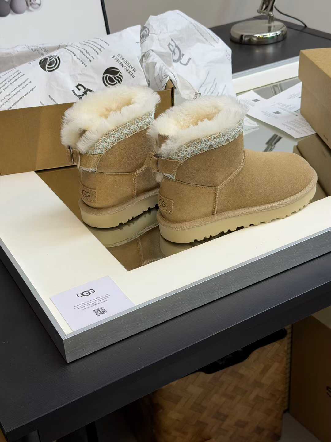 מגפיים UGG נמוכות דגם רקום – תמונה 5