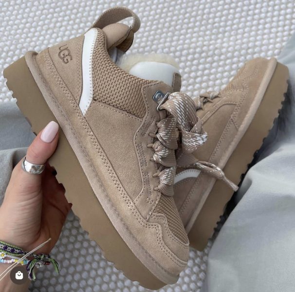 נעליים שרוכים UGG