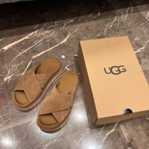 כפכפים UGG