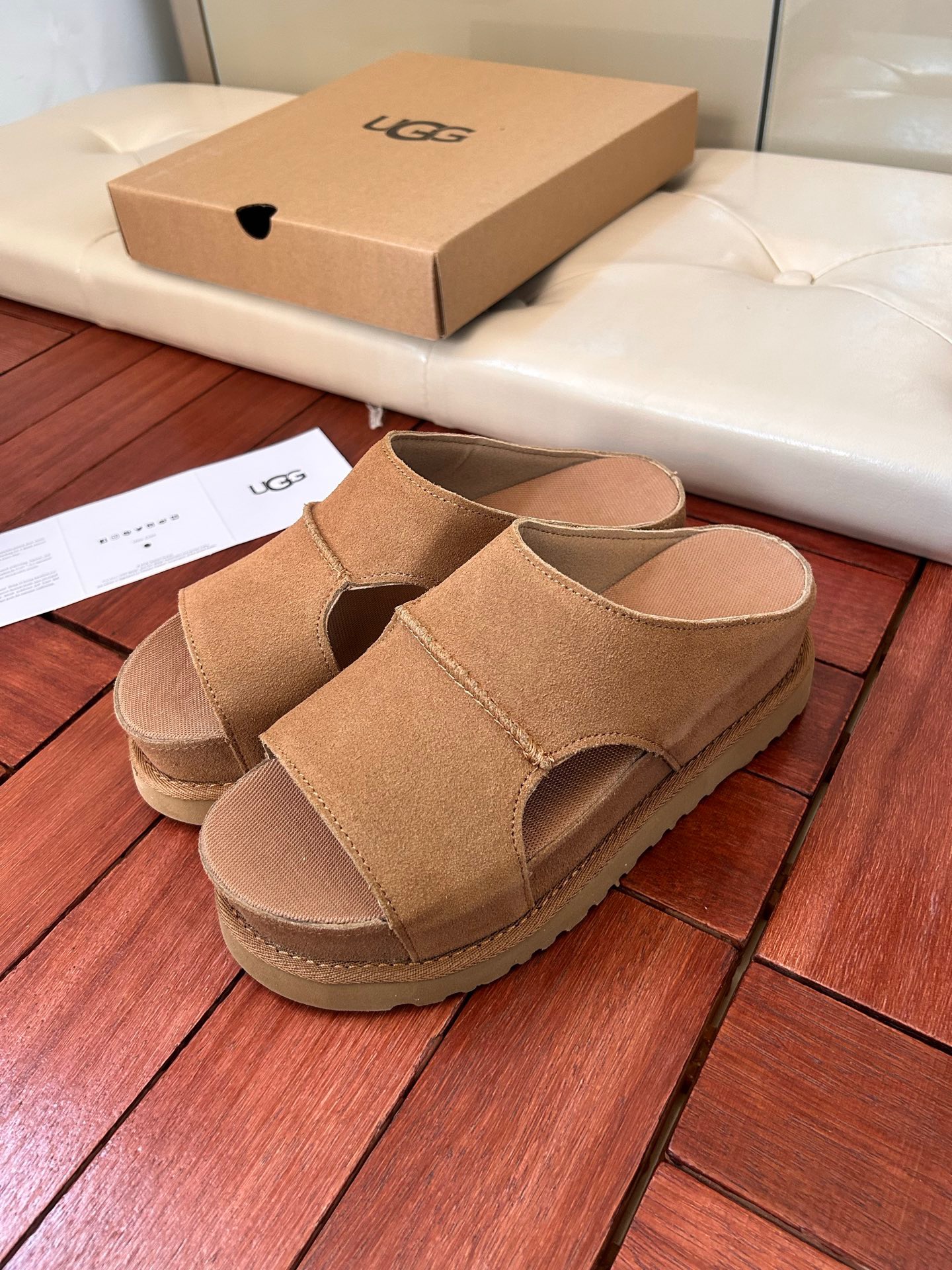כפכפים UGG – תמונה 8