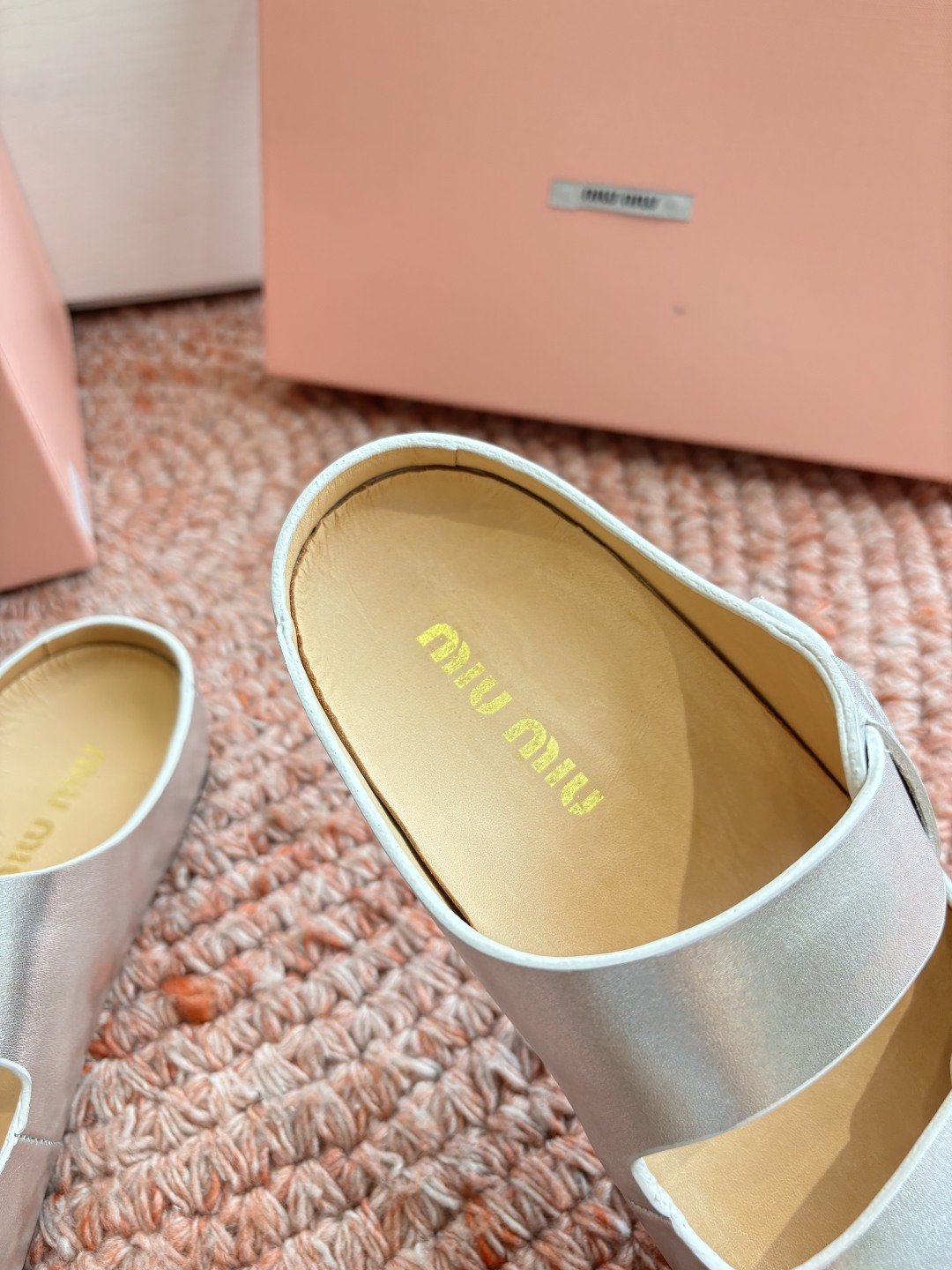 כפכפים מיו מיו – תמונה 8